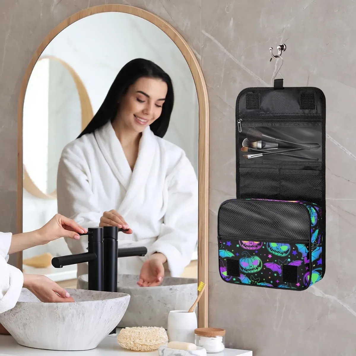 Hanging Toiletry Bag Halloween Pumpkin Women Travel Makeup Bag Organizer Toiletries Bag for Travel Size Essentials Accessories Cosmetics