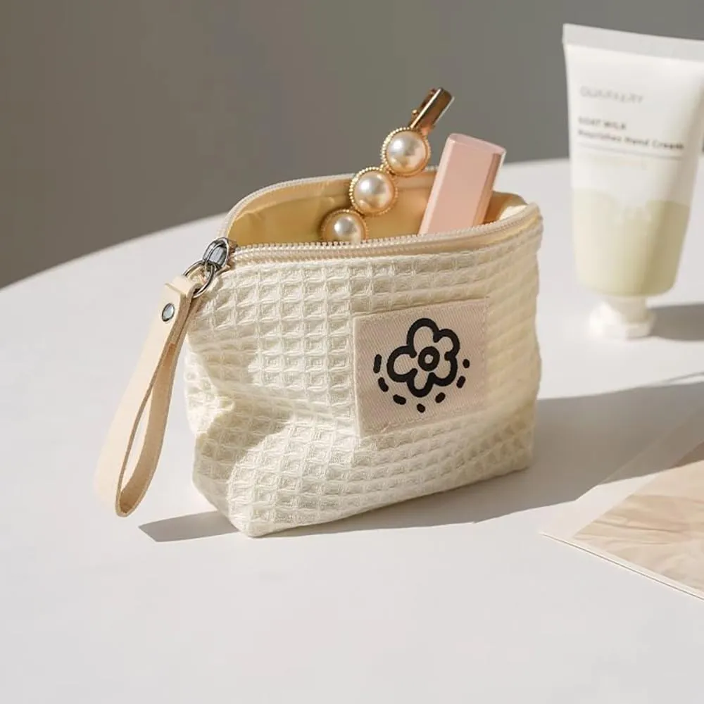 Small Cosmetic Bag,Makeup Bags, lipstick pouch Beauty Makeup Lipstick Cosmetic Accessories Organizer Women and Girls (cream-coloured)