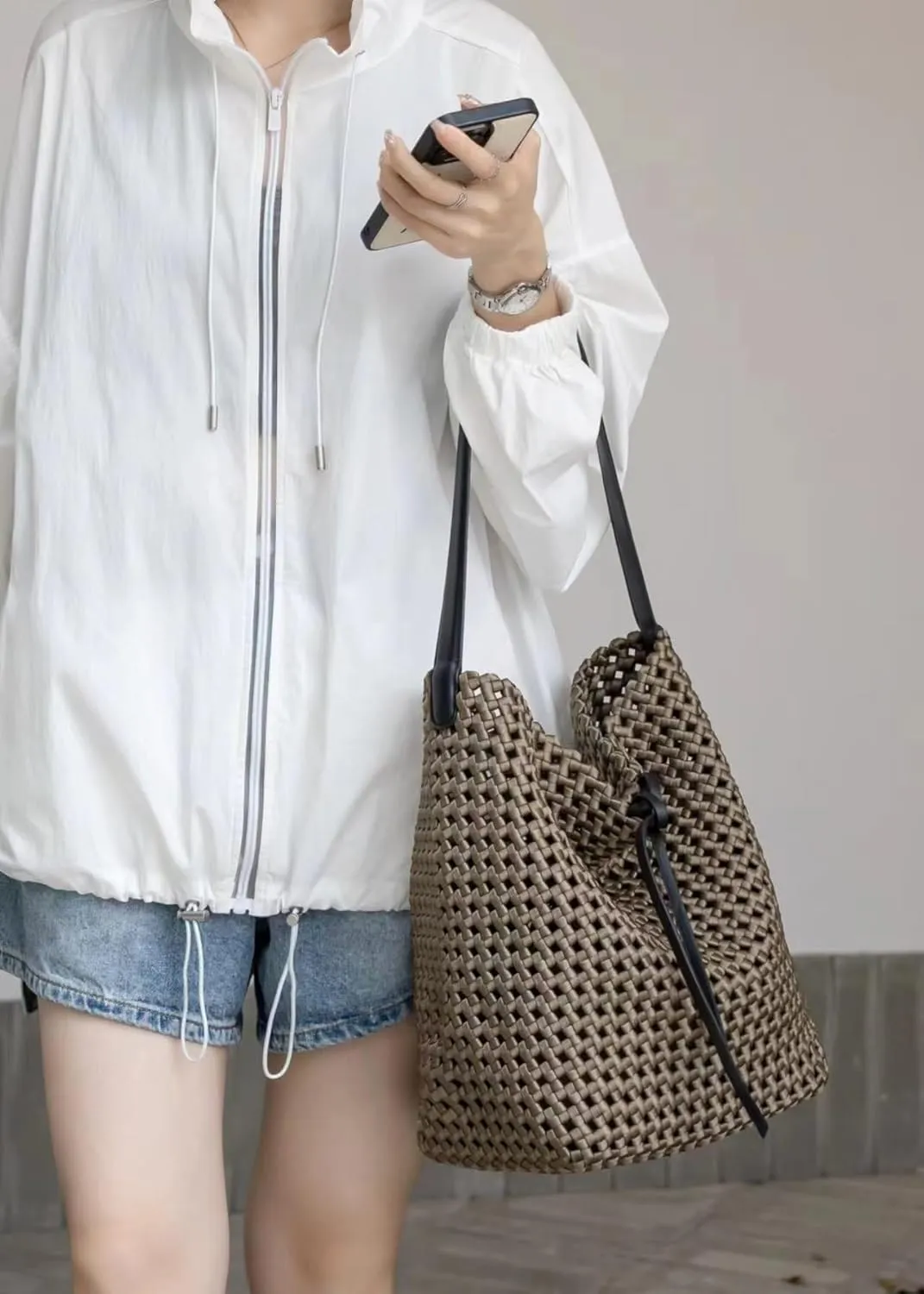 Woven Bucket Bag High-grade Woven Bucket Bag Hollow Shoulder Tote Bag 2024 Large Capacity Commuting(Brown,40x32x16cm)